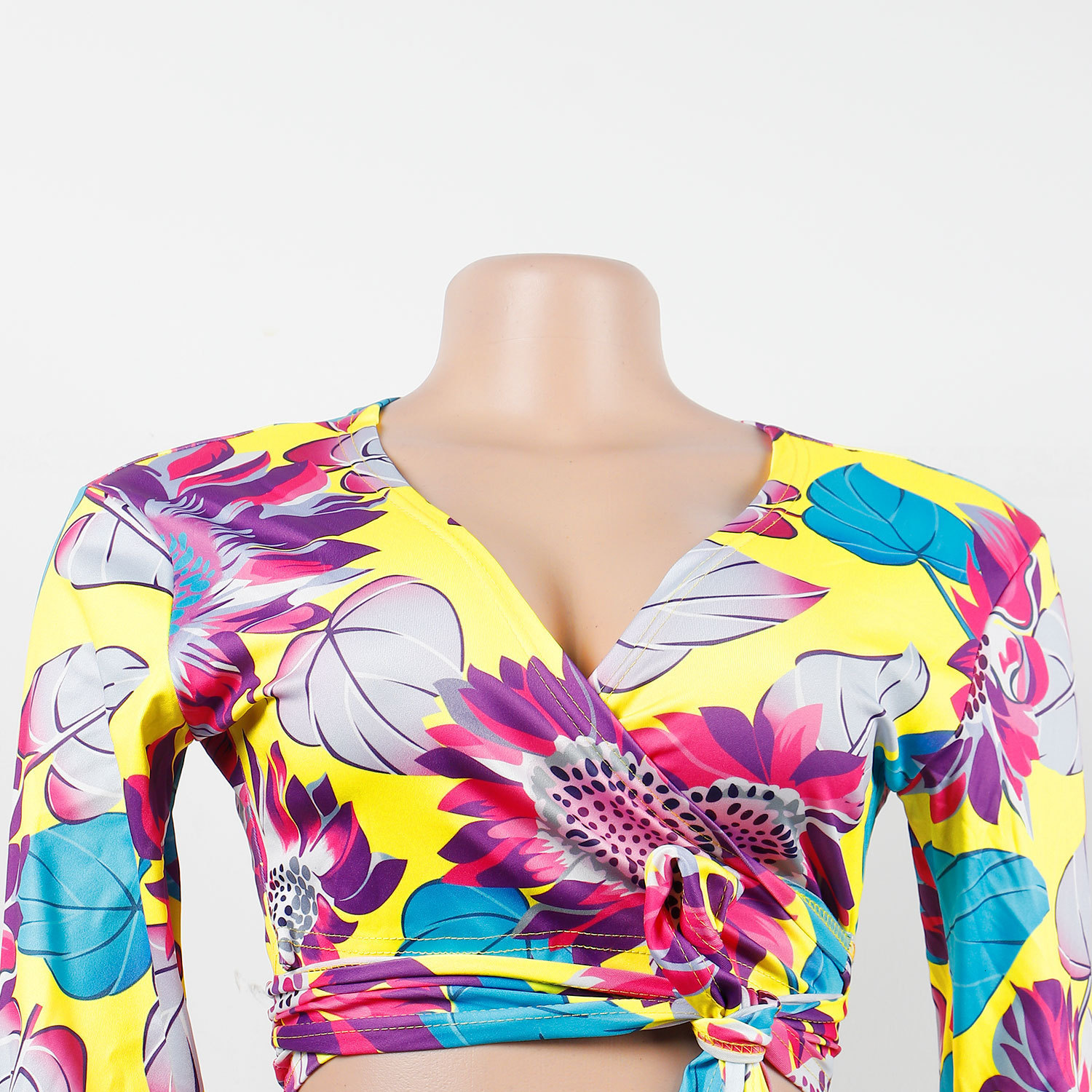 Women's Two Piece Pants CM.YAYA Sunflower Women Two 2 Piece Set Outfit Sweatsuit Summer Tie Neck Shirt Top and Shorts Matching Set Street Tracksu