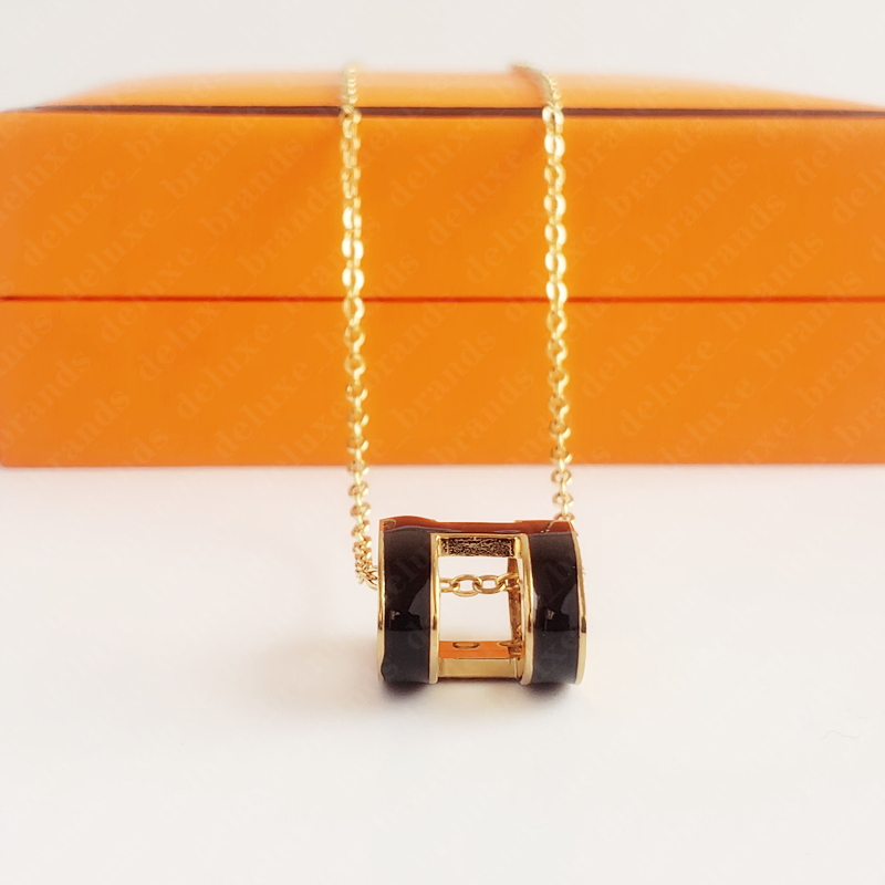 Designer Classic Luxury H Pendant Necklaces Women 18k gold Letter Necklace Luxury Design Jewelry Colorfast Hypoallergenic
Designer Classic Luxury H Pendant Necklaces Women 18k gold Letter Necklace Luxury Design Jewelry Colorfast Hypoallergenic
