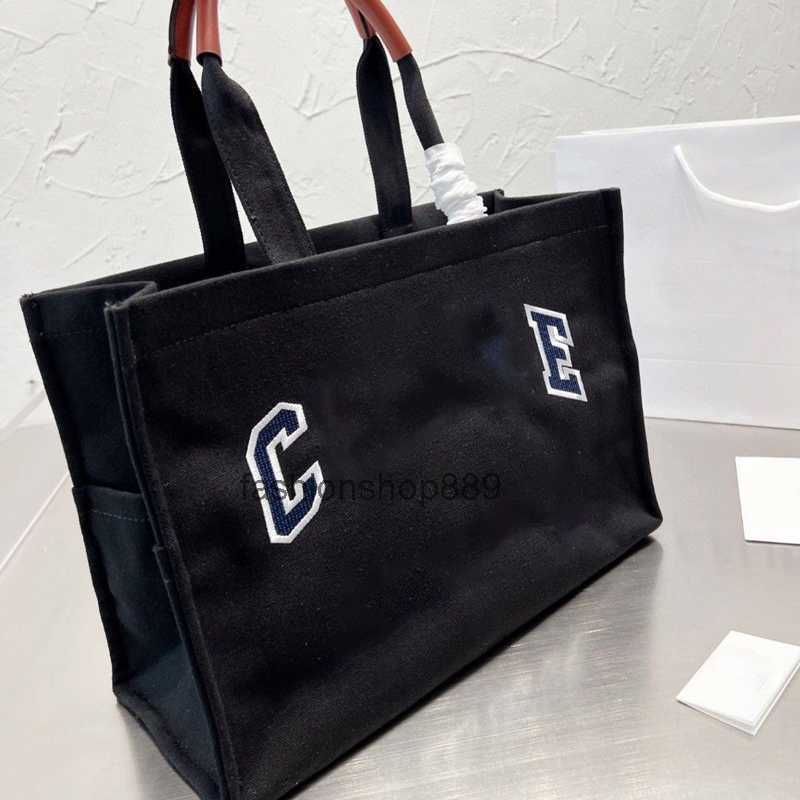 Body Cross bags Women Designer Luxury Shoulder bag Handbags Lady bag Large tote Fashion Claic tapered end Leather bag Heart-shaped top quality 23SS
Body Cross bags Women Designer Luxury Shoulder bag Handbags Lady bag Large tote Fashion Claic tapered end Leather bag Heart-shaped top quality 23SS