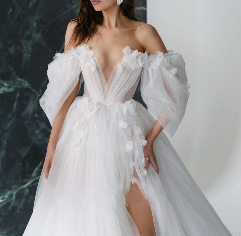 New High Side Split Wedding Dress V-Neck Puffy Sleeve Brides Gown Lace Appliques 3D Flowers Princess 2023 Vestidos De Noiva