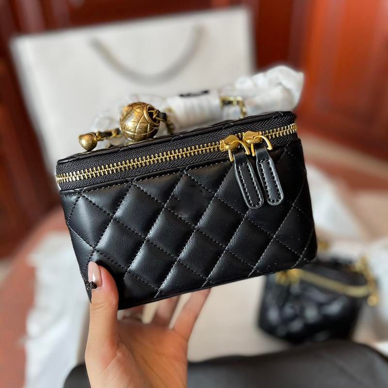 Channel Bag Designer Famous Box Bags Adjustable Shoulder Strap Quilted Cross Body Mini Genuine Leather Top Quality Cosmetic Vanity Handbags, 10cm black
Channel Bag Designer Famous Box Bags Adjustable Shoulder Strap Quilted Cross Body Mini Genuine Leather Top Quality Cosmetic Vanity Handbags, 10cm black