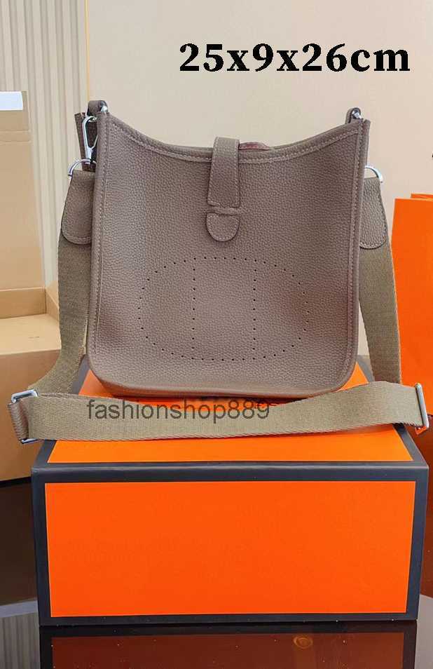 Designer Bags Shoulder Bag Ladies Letter Cross body Square large Handbag Claic Gold Chain bag Flap Light Hardware top quality Bucket phone bag Mini
Designer Bags Shoulder Bag Ladies Letter Cross body Square large Handbag Claic Gold Chain bag Flap Light Hardware top quality Bucket phone bag Mini