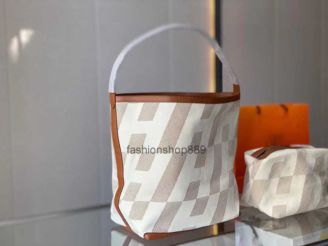 Body Cross Designer Flap Fashion bag Mini Shoulder Bags Thread Purse Claic Letter Buckle Clutch Pouch Removable Strap Multicolor Pig nose bucket bag, 23
Body Cross Designer Flap Fashion bag Mini Shoulder Bags Thread Purse Claic Letter Buckle Clutch Pouch Removable Strap Multicolor Pig nose bucket bag, 23