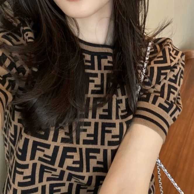 designer sweater Fashion must-have double-F letter sweater knitted short-sleeved versatile fashion jacquard T-shirt with round neck and presbyopic jacket, Short sleeve letter f
designer sweater Fashion must-have double-F letter sweater knitted short-sleeved versatile fashion jacquard T-shirt with round neck and presbyopic jacket, Short sleeve letter f