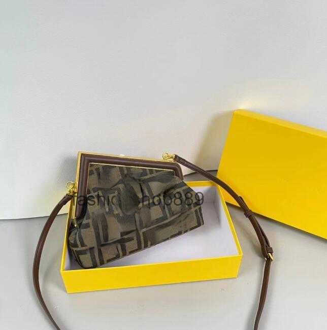 Bags Shoulder Designer Baguette Womens Claic Chain Bag Wallet gold Metal Hardware Cross body Dumplings Turn Lock Card wallet Men's Mini totes 2023, 14
Bags Shoulder Designer Baguette Womens Claic Chain Bag Wallet gold Metal Hardware Cross body Dumplings Turn Lock Card wallet Men's Mini totes 2023, 14