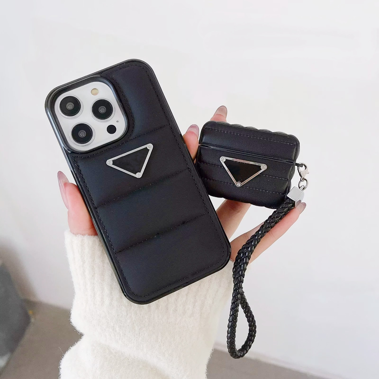 Top Designer Phone Cases For iPhone 14 13 Pro Max 12 11 Xs XR XSMax 8 7 Plus Mobile Shell Fashion Down Jackets Earphone Package Airpods 3rd Generation Airpod Pro 2 3 4 Cover, Gift box
Top Designer Phone Cases For iPhone 14 13 Pro Max 12 11 Xs XR XSMax 8 7 Plus Mobile Shell Fashion Down Jackets Earphone Package Airpods 3rd Generation Airpod Pro 2 3 4 Cover, Gift box