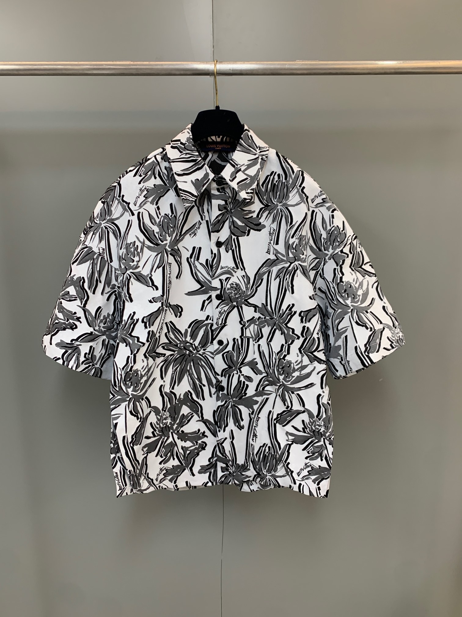2023 Summer new arrival mens designer beautiful printing shirts ~ US SIZE shirts OVERSIZED ~ great mens designer short sleeve shirts, Multi
2023 Summer new arrival mens designer beautiful printing shirts ~ US SIZE shirts OVERSIZED ~ great mens designer short sleeve shirts, Multi