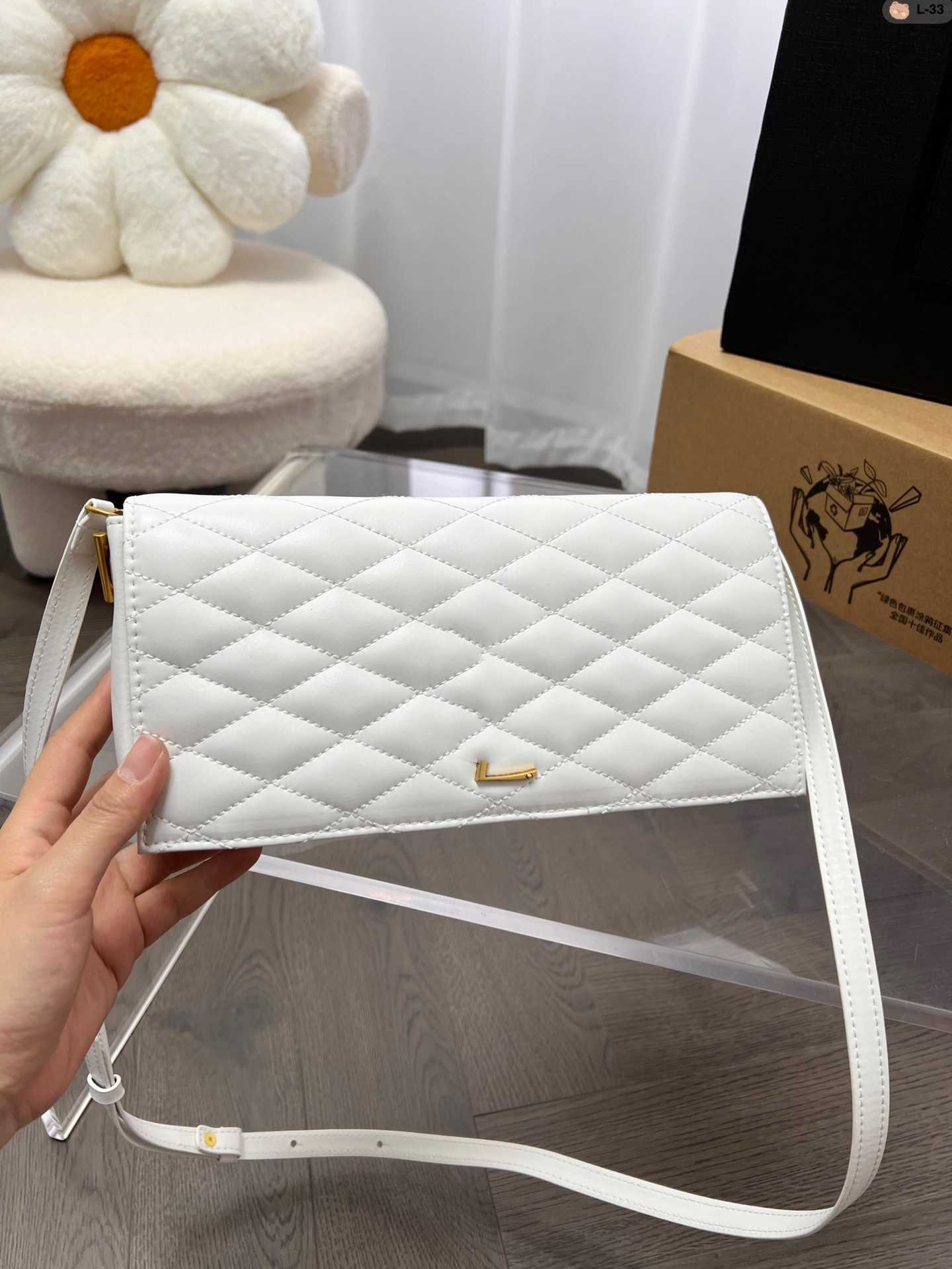 Luxury Brand Designer Bags Handbag Shoulder Crossbody Bag Tote 2023 New Fashion Texture Multifunctional Portable Envelope bag French Purse Factory Direct Sales, 1 style
Luxury Brand Designer Bags Handbag Shoulder Crossbody Bag Tote 2023 New Fashion Texture Multifunctional Portable Envelope bag French Purse Factory Direct Sales, 1 style
