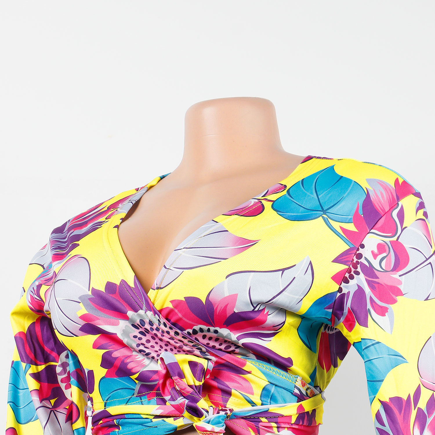 Women's Two Piece Pants CM.YAYA Sunflower Women Two 2 Piece Set Outfit Sweatsuit Summer Tie Neck Shirt Top and Shorts Matching Set Street Tracksu