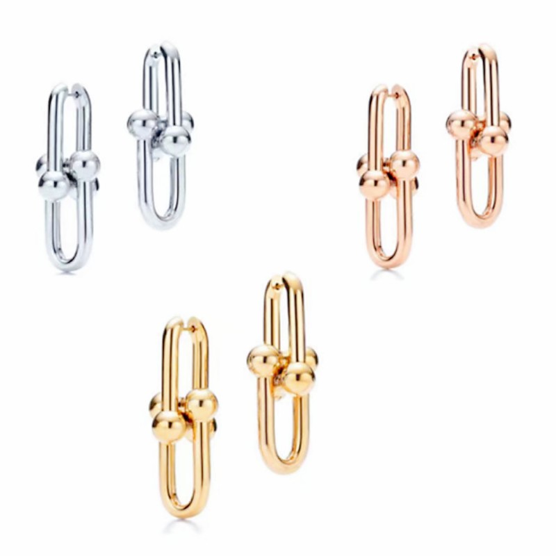 Fashion gold diamond earrings luxury diamond inlaid U 925 silver earrings girls holiday gift
Fashion gold diamond earrings luxury diamond inlaid U 925 silver earrings girls holiday gift