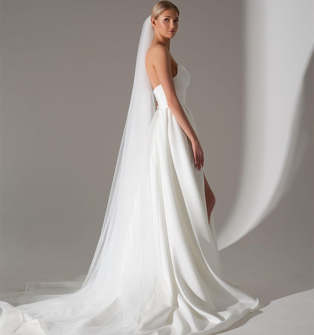 2023 Sweetheart Satin Wedding Dress Side Slit A-Line Floor Length White Simple Bride Gowns Elegant Sweep Train Sleeveless Robe De Mariee