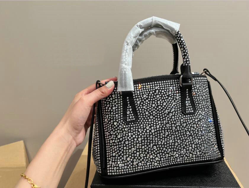 designer Full Diamond Killer Bag fashion Tote Handbags Ladies Crossbody Handbag Purse Leather Shopping Bags Bottom nail Fashion Zipper Shoulder bags, Black
designer Full Diamond Killer Bag fashion Tote Handbags Ladies Crossbody Handbag Purse Leather Shopping Bags Bottom nail Fashion Zipper Shoulder bags, Black