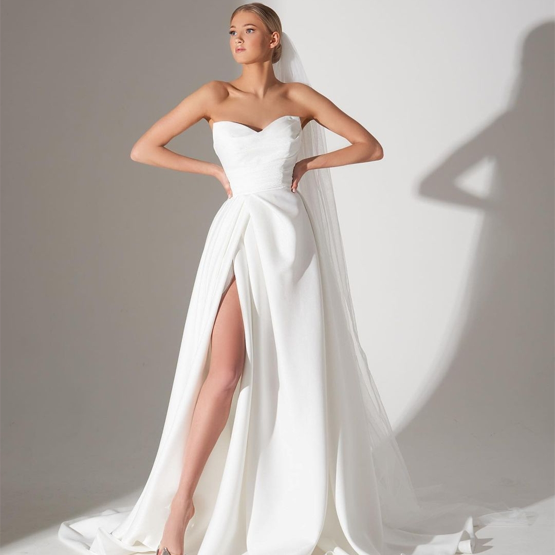 2023 Sweetheart Satin Wedding Dress Side Slit A-Line Floor Length White Simple Bride Gowns Elegant Sweep Train Sleeveless Robe De Mariee