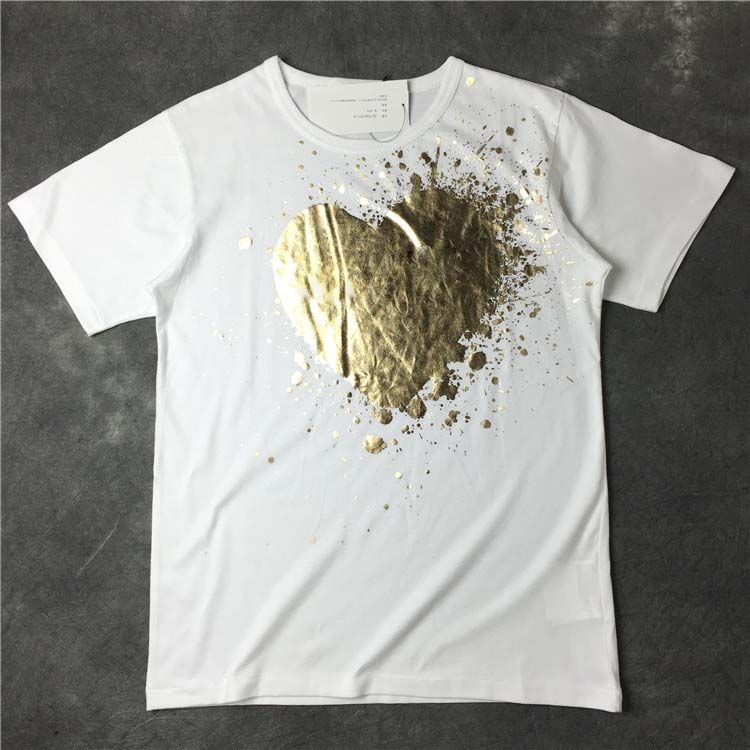 2023 Fashion Mens T Shirt Designer Speckle ink Big gold Heart Shirt Casual Women Shirts High Quanlity TShirts Cotton Embroidery Short Sleeve Summer Tee
2023 Fashion Mens T Shirt Designer Speckle ink Big gold Heart Shirt Casual Women Shirts High Quanlity TShirts Cotton Embroidery Short Sleeve Summer Tee