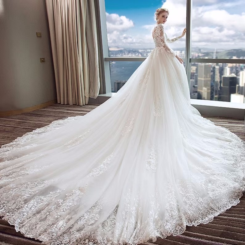 Beautiful Dress Mariage O-Neck Lace Up Back Appliques Beading Sequins Princess Ball Gown Wedding Dress With Chapel Train