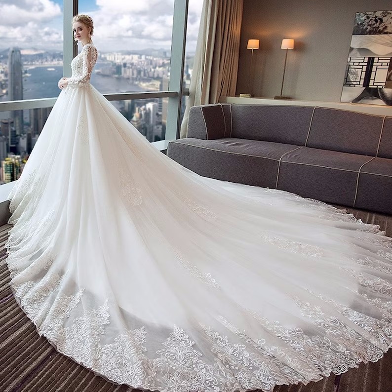 Beautiful Dress Mariage O-Neck Lace Up Back Appliques Beading Sequins Princess Ball Gown Wedding Dress With Chapel Train