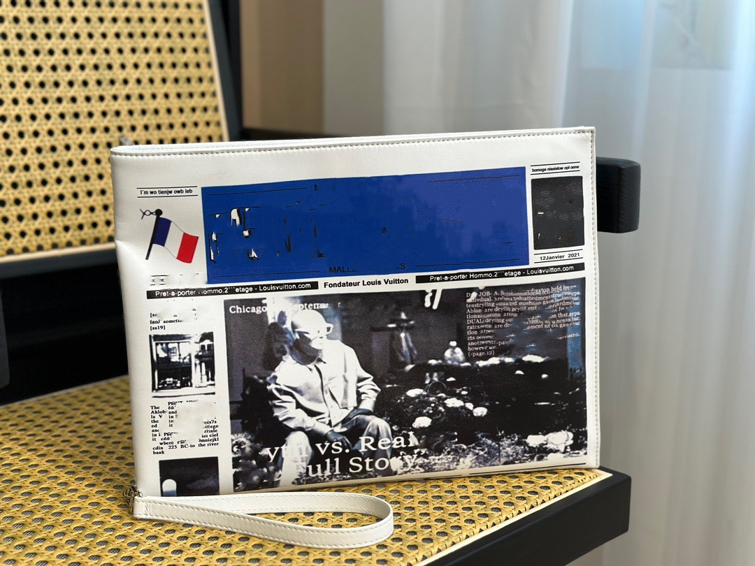 Designer Coussin bag High Quality Leather Folding clutch POCHETTE Toiletry Handbag Designers Luxury Womens Men Cross body Newspaper Bags VOYAGE POUCH Purse Wallet, White
Designer Coussin bag High Quality Leather Folding clutch POCHETTE Toiletry Handbag Designers Luxury Womens Men Cross body Newspaper Bags VOYAGE POUCH Purse Wallet, White