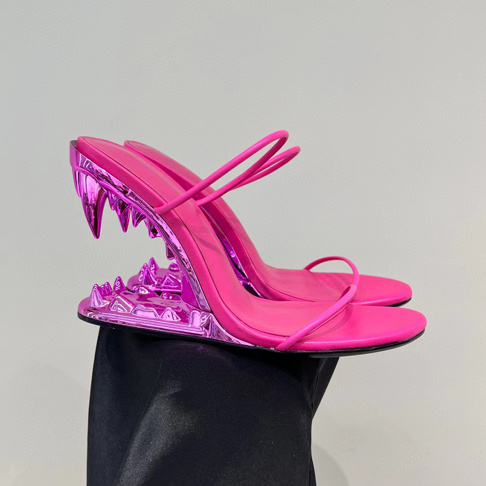 Fuchsia tooth shape Sculpted slippers high-heeled Metallic sandal open toes slides Narrowband Fashion GCDS slipper for street style women luxury designer shoes, Black
Fuchsia tooth shape Sculpted slippers high-heeled Metallic sandal open toes slides Narrowband Fashion GCDS slipper for street style women luxury designer shoes, Black