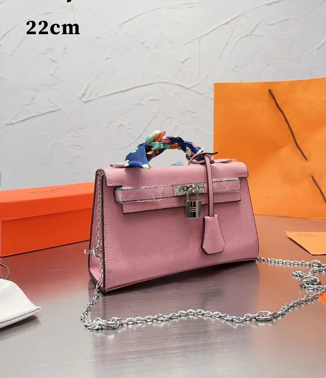 luxury shopping Totes Designer 5a Woman Shoulder Bags Designer Handbags Lady Leather Tote Female Leather Oblique Cro Platinum Portable Crossbody, 14
luxury shopping Totes Designer 5a Woman Shoulder Bags Designer Handbags Lady Leather Tote Female Leather Oblique Cro Platinum Portable Crossbody, 14