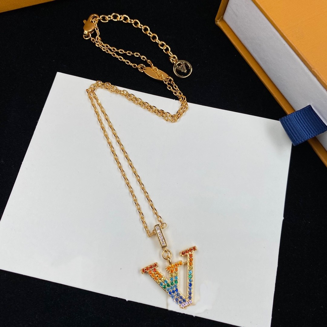 Designer Jewelry Luxury Men's Pendant Necklace Gold Color Diamond Necklace Party Accessories Women's Couple Brand Necklace with Box 
Designer Jewelry Luxury Men's Pendant Necklace Gold Color Diamond Necklace Party Accessories Women's Couple Brand Necklace with Box