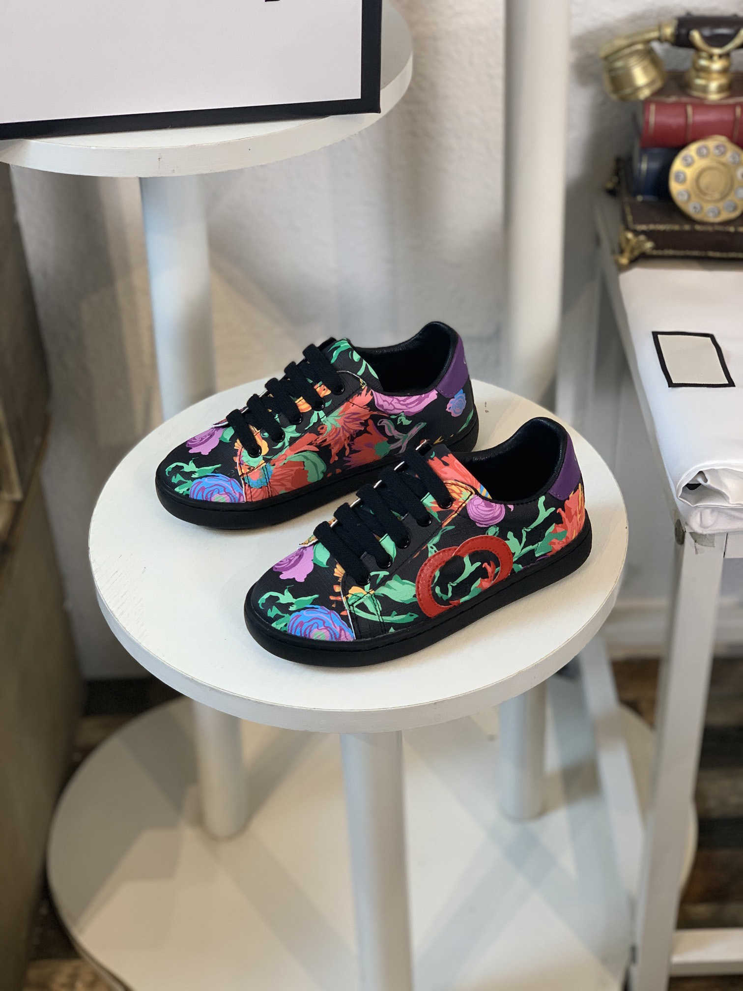 23ss brand designer kids shoes boys gril logo Color matching printing sports shoess Small white shoes Spring Autumn intracortex board shoes size 23-35
23ss brand designer kids shoes boys gril logo Color matching printing sports shoess Small white shoes Spring Autumn intracortex board shoes size 23-35