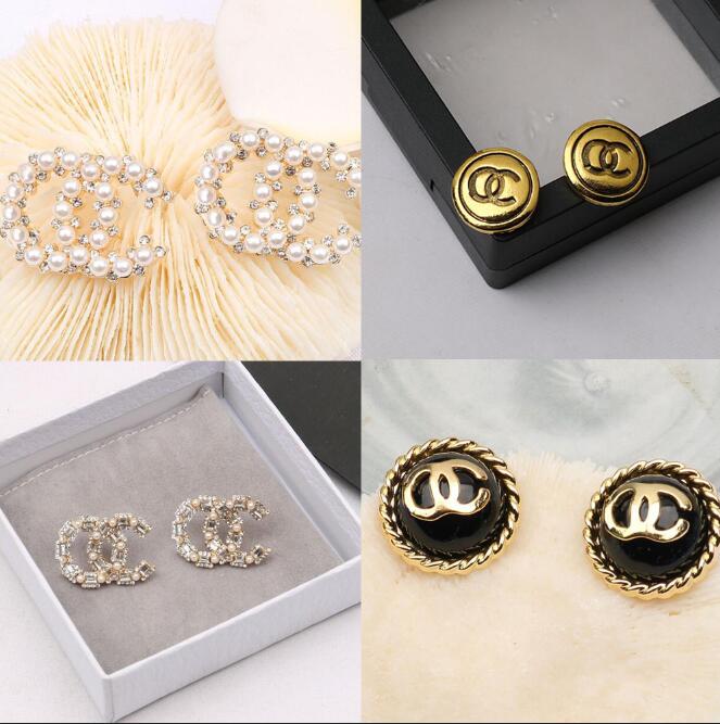 20style 18K Gold Plated Korean Double Letters Stud Luxury Designer Earring Geometric Women Round Crystal Rhinestone Pearl Long Earrings Wedding Party Jewelry
20style 18K Gold Plated Korean Double Letters Stud Luxury Designer Earring Geometric Women Round Crystal Rhinestone Pearl Long Earrings Wedding Party Jewelry