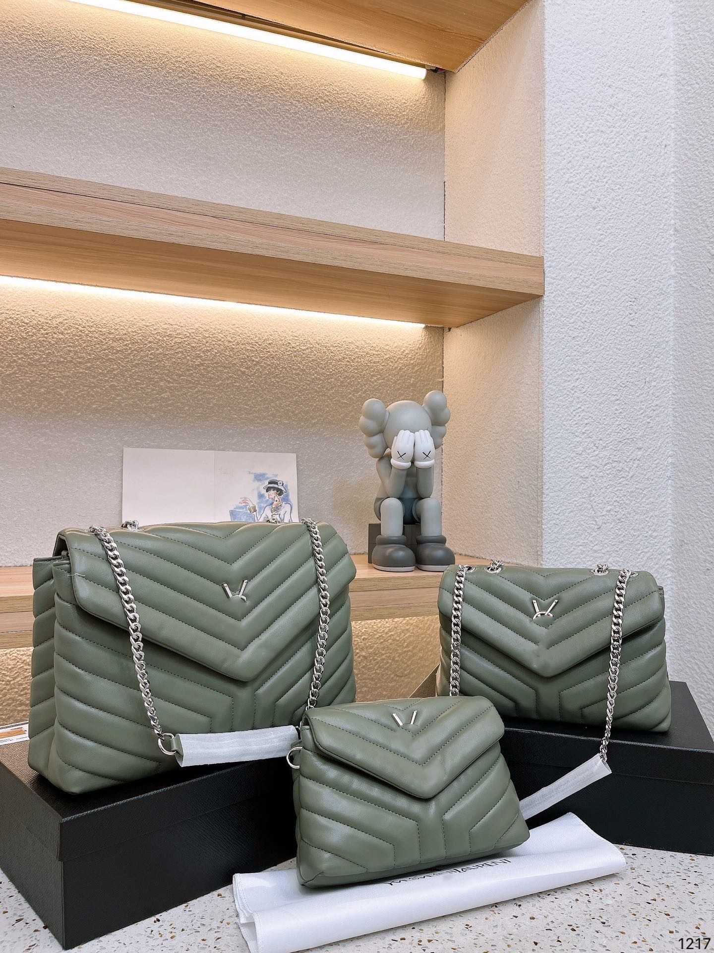 Luxury Brand Designer bags Handbag Shoulder Crossbody Bags Tote New Fashion Texture 3 Size Multifunctional Portable Envelope Bag Camera bags Factory Direct Sales, Khaki silver
Luxury Brand Designer bags Handbag Shoulder Crossbody Bags Tote New Fashion Texture 3 Size Multifunctional Portable Envelope Bag Camera bags Factory Direct Sales, Khaki silver