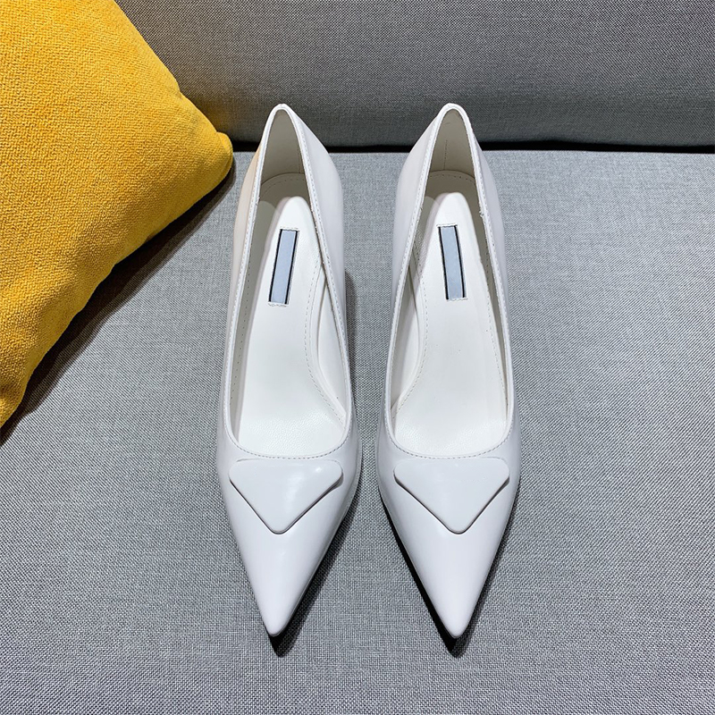 Luxury Sneakers Sandals Designer Shoes Casual Fashion Leather Shoes Belt Buckle Thick Heel Heels Baotou Size 35-40, C1
Luxury Sneakers Sandals Designer Shoes Casual Fashion Leather Shoes Belt Buckle Thick Heel Heels Baotou Size 35-40, C1