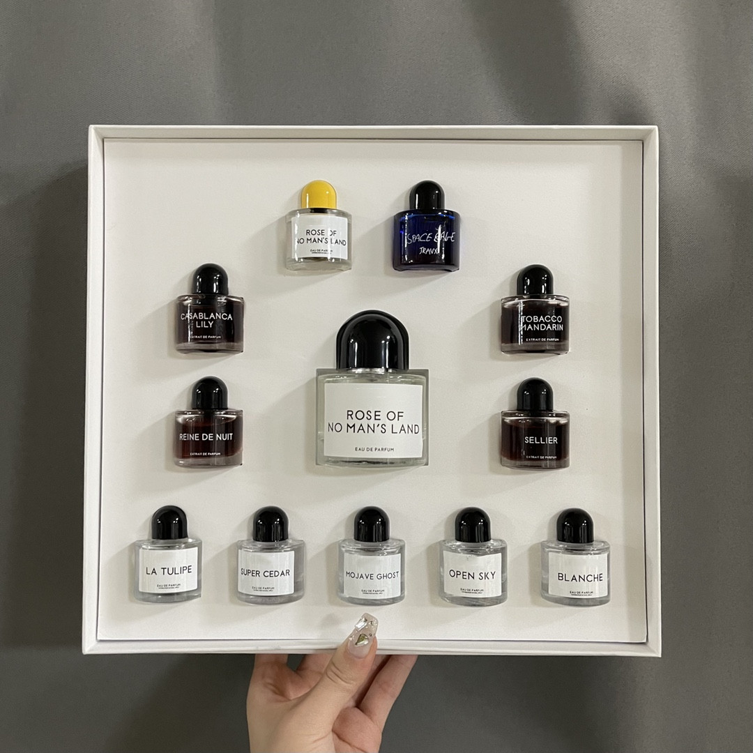 EPACK Highest Design Perfume Woman Men Super Cedar Blanche Rose Of No Man'S Land 12ml*6pcs Set Sexy Fragrance Spray Female Long Lasting Spray Smell Charming
EPACK Highest Design Perfume Woman Men Super Cedar Blanche Rose Of No Man'S Land 12ml*6pcs Set Sexy Fragrance Spray Female Long Lasting Spray Smell Charming