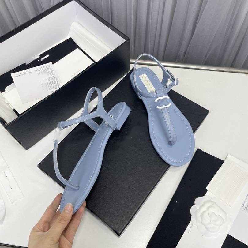 2023 Summer Women Platform Slide Designer Quilting Sandals Luxury Flat channel Slippers Rubber Thick Bottoms Flip Flops Beach Shoes x19c
2023 Summer Women Platform Slide Designer Quilting Sandals Luxury Flat channel Slippers Rubber Thick Bottoms Flip Flops Beach Shoes x19c
