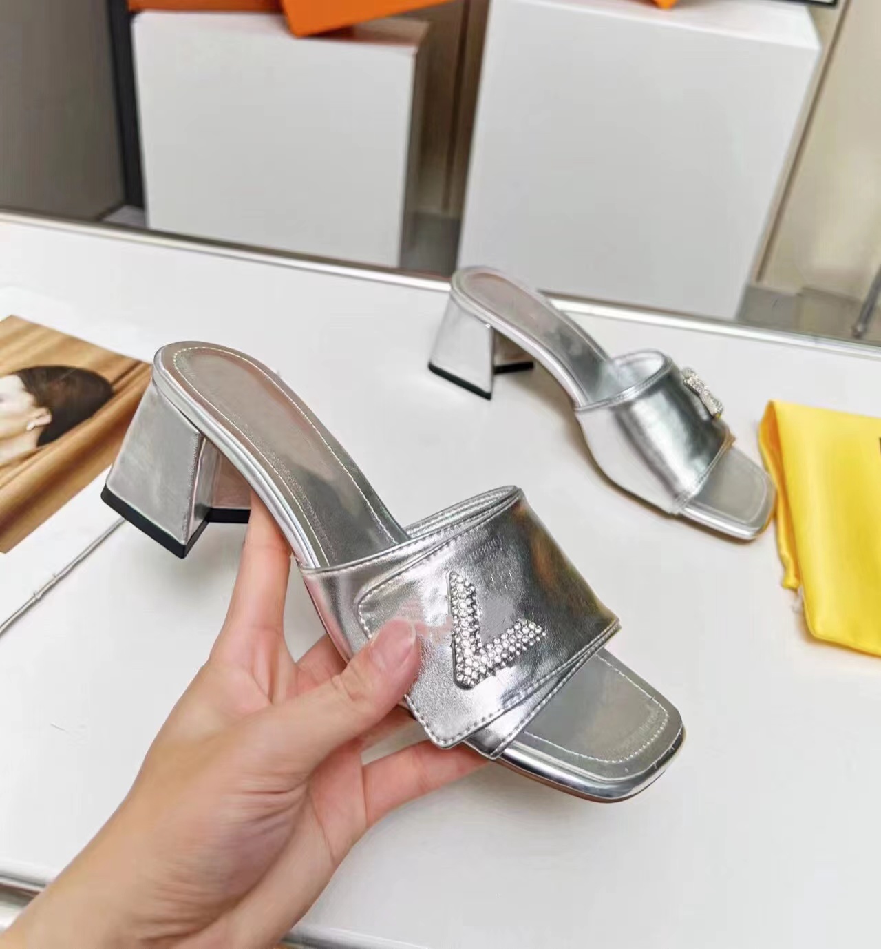 Bright Medium Heel Patent Leather Slippers 8 Colors Women Designer Summer Beach Slides Fashion Sandals Mules, Watermelon
Bright Medium Heel Patent Leather Slippers 8 Colors Women Designer Summer Beach Slides Fashion Sandals Mules, Watermelon