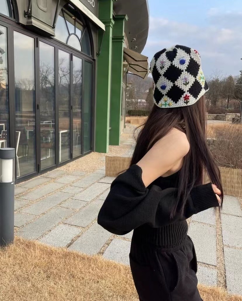 Wide Brim Hats Bucket Hats Hand Woven Crochet Flower Bucket Hats Women Autumn Cotton Yarn Soft Fisherman Hat Lady Plaid Color Matching Beach Hats 2303