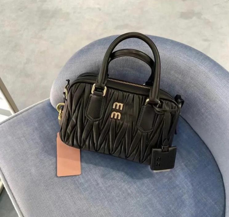 Luxury Women's Chain Bag Classic Designer Handbag Crossbody Bags Wallets Shoulder Purses Designer Women, Black(small)
Luxury Women's Chain Bag Classic Designer Handbag Crossbody Bags Wallets Shoulder Purses Designer Women, Black(small)