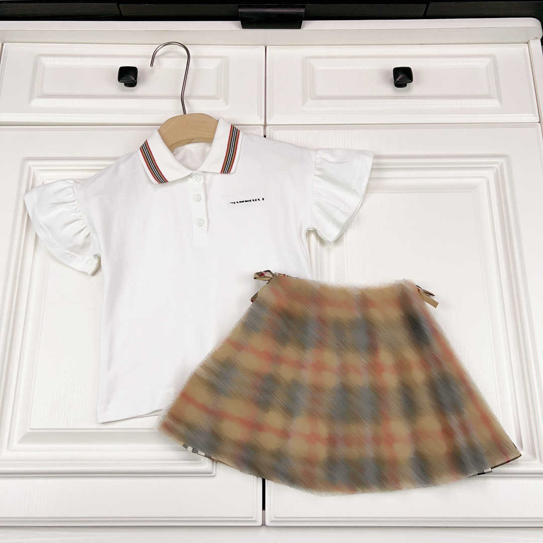 23ss designer brand polo shirt skirts suit Short sleeve skirt set Pure cotton Agaric edge suits Summer girl t-shirt skirt suits High quality Baby Clothes
23ss designer brand polo shirt skirts suit Short sleeve skirt set Pure cotton Agaric edge suits Summer girl t-shirt skirt suits High quality Baby Clothes