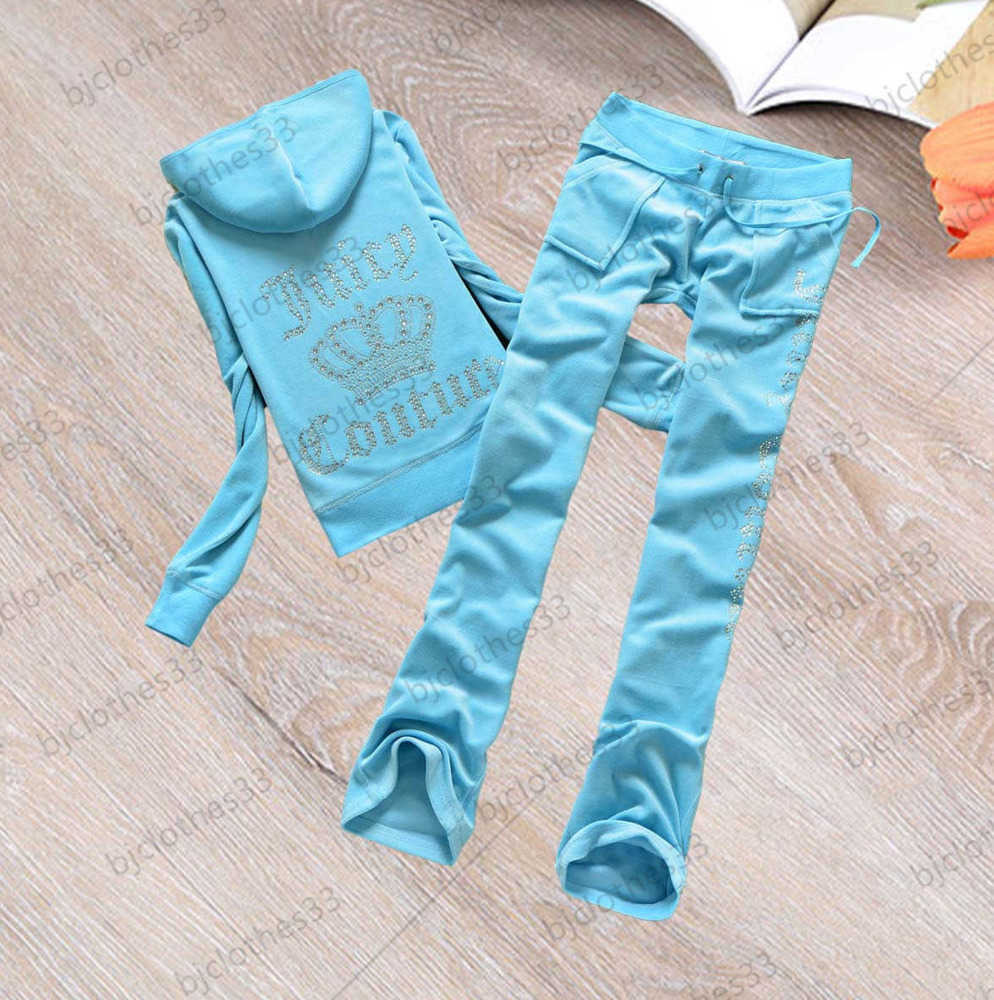 23ess Juicy Tracksuit Brand Womens Two Piece Pants Back Hot Drill Letter Decoration Regular Hooded Tops Side Printing Loose Straight Trousers Design trend
23ess Juicy Tracksuit Brand Womens Two Piece Pants Back Hot Drill Letter Decoration Regular Hooded Tops Side Printing Loose Straight Trousers Design trend