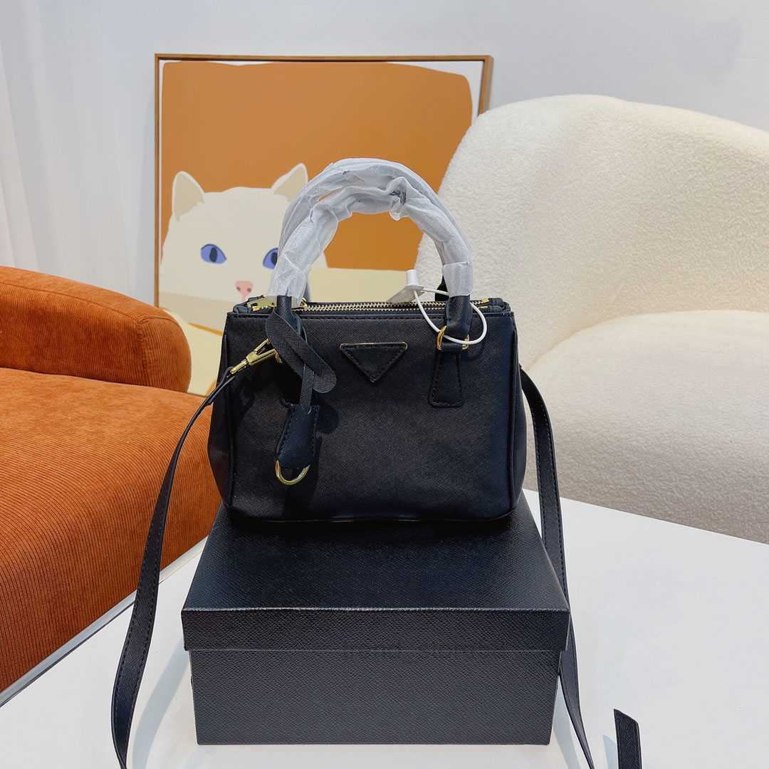 Evening Bags Clutch Totes Designer Designers Luxurys Women Handbags Solid Color Bag Letter Triangle Woman Handbag Temperament Versatile Ladies Shoulder B
Evening Bags Clutch Totes Designer Designers Luxurys Women Handbags Solid Color Bag Letter Triangle Woman Handbag Temperament Versatile Ladies Shoulder B