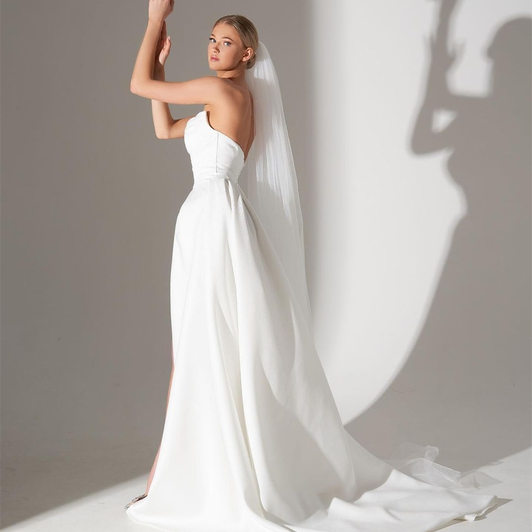 2023 Sweetheart Satin Wedding Dress Side Slit A-Line Floor Length White Simple Bride Gowns Elegant Sweep Train Sleeveless Robe De Mariee