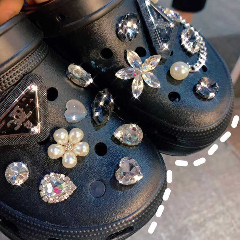 Jewellery Diamond Charms Girl Slipper Decoration PVC Wristbands Accessories X-mas Kids Shoe Buckle Fit Croc Party Gifts
Jewellery Diamond Charms Girl Slipper Decoration PVC Wristbands Accessories X-mas Kids Shoe Buckle Fit Croc Party Gifts