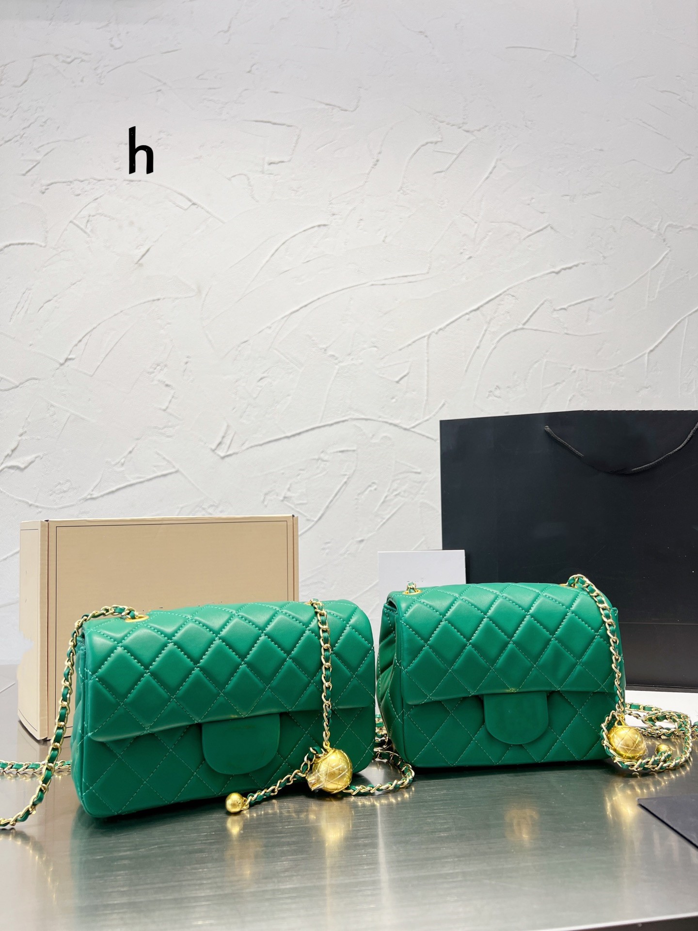 Designer Bags Handbag Totes Shoulder Cross Body Women High Quality Classic Square Sheepskin Chains bag, C1
Designer Bags Handbag Totes Shoulder Cross Body Women High Quality Classic Square Sheepskin Chains bag, C1