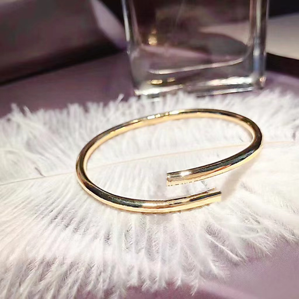 18K fashion womens nail mens bangle silver bangle for men bracelet luxury designer cuff gold bracelet 18k jewelry unisex valentines day wedding 316l stainless steel
18K fashion womens nail mens bangle silver bangle for men bracelet luxury designer cuff gold bracelet 18k jewelry unisex valentines day wedding 316l stainless steel