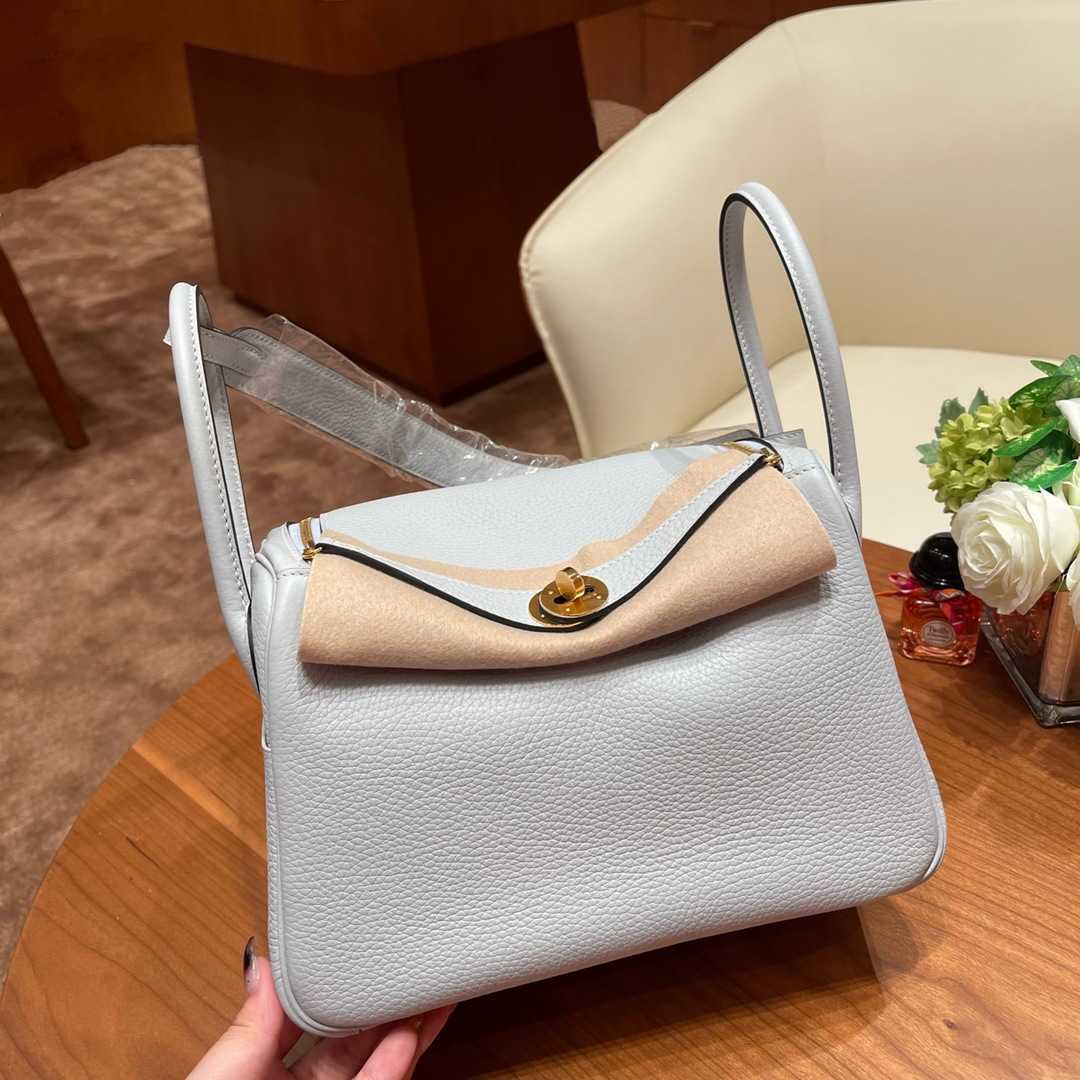 Bags Lindys bags Family H Classic Cowhide Women's Bag All Handmade Wax Thread Sewn Shoulder Crossbody Holy Grail Blue ayw, Cream silver buckle
Bags Lindys bags Family H Classic Cowhide Women's Bag All Handmade Wax Thread Sewn Shoulder Crossbody Holy Grail Blue ayw, Cream silver buckle