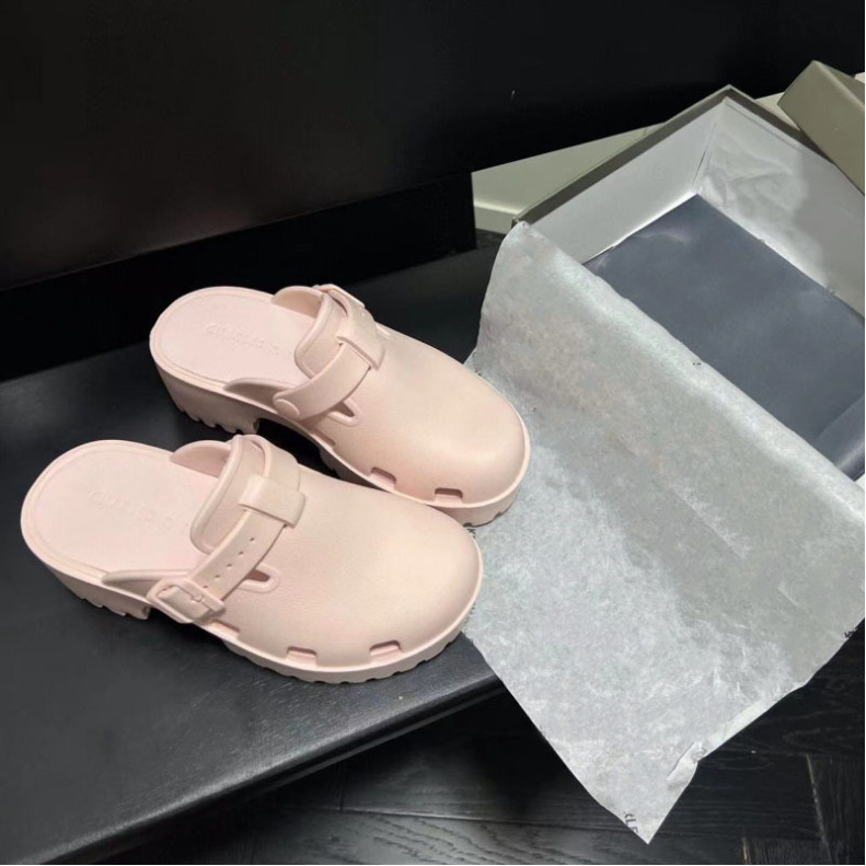 Designer Perforated Sandals Women Slippers Luxury Platform Slides Hollow Pattern Slipper Transparent Materials Sandals Rubber Flats Sandals, Pink
Designer Perforated Sandals Women Slippers Luxury Platform Slides Hollow Pattern Slipper Transparent Materials Sandals Rubber Flats Sandals, Pink