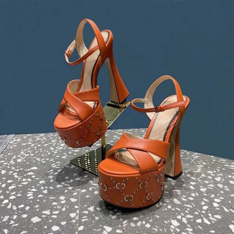 The latest stud sandals with interlocking embellished cross ankle strap horseshoe heels, high heels double waterproof platform 15.5cm Designer party dress shoes 42, Customize
The latest stud sandals with interlocking embellished cross ankle strap horseshoe heels, high heels double waterproof platform 15.5cm Designer party dress shoes 42, Customize