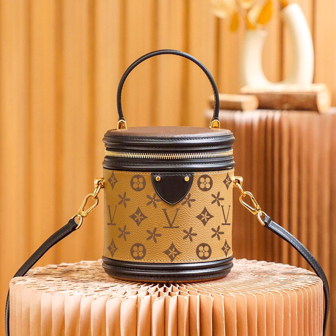 M43986 CANNES top handle flower bags Women mans purses wash pouch shoulder clutch Luxury designer Genuine leather crossbody Cosmetic makeup tote handbag zipper bag, Mon0gram
M43986 CANNES top handle flower bags Women mans purses wash pouch shoulder clutch Luxury designer Genuine leather crossbody Cosmetic makeup tote handbag zipper bag, Mon0gram