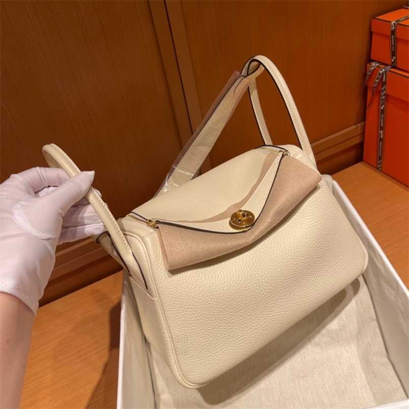 Designer Bags Lindys Handbags Home H High end Wax Thread Sewn Handmade Baolindi Bag Original Cowhide Handbag 26 Cream White, Cumulus cloud ash silver buckle
Designer Bags Lindys Handbags Home H High end Wax Thread Sewn Handmade Baolindi Bag Original Cowhide Handbag 26 Cream White, Cumulus cloud ash silver buckle