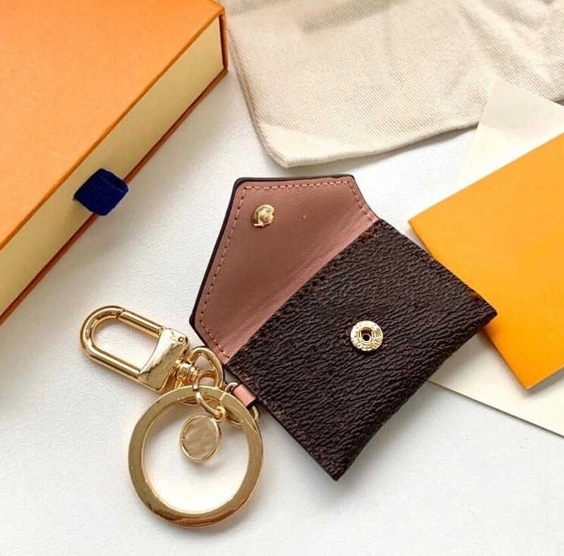Lanyards Designer Letter Wallet Keychain Keyring Fashion Purse Pendant Car Chain Charm Brown Flower Mini Bag Trinket Gifts Accessories no box
Lanyards Designer Letter Wallet Keychain Keyring Fashion Purse Pendant Car Chain Charm Brown Flower Mini Bag Trinket Gifts Accessories no box