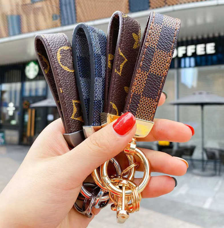 key chain Lanyards Fashion Designer Keychain Classic Exquisite Luxury Car Keyring Zinc Alloy Letter Unisex Lanyard Metal Small Jewelry
key chain Lanyards Fashion Designer Keychain Classic Exquisite Luxury Car Keyring Zinc Alloy Letter Unisex Lanyard Metal Small Jewelry