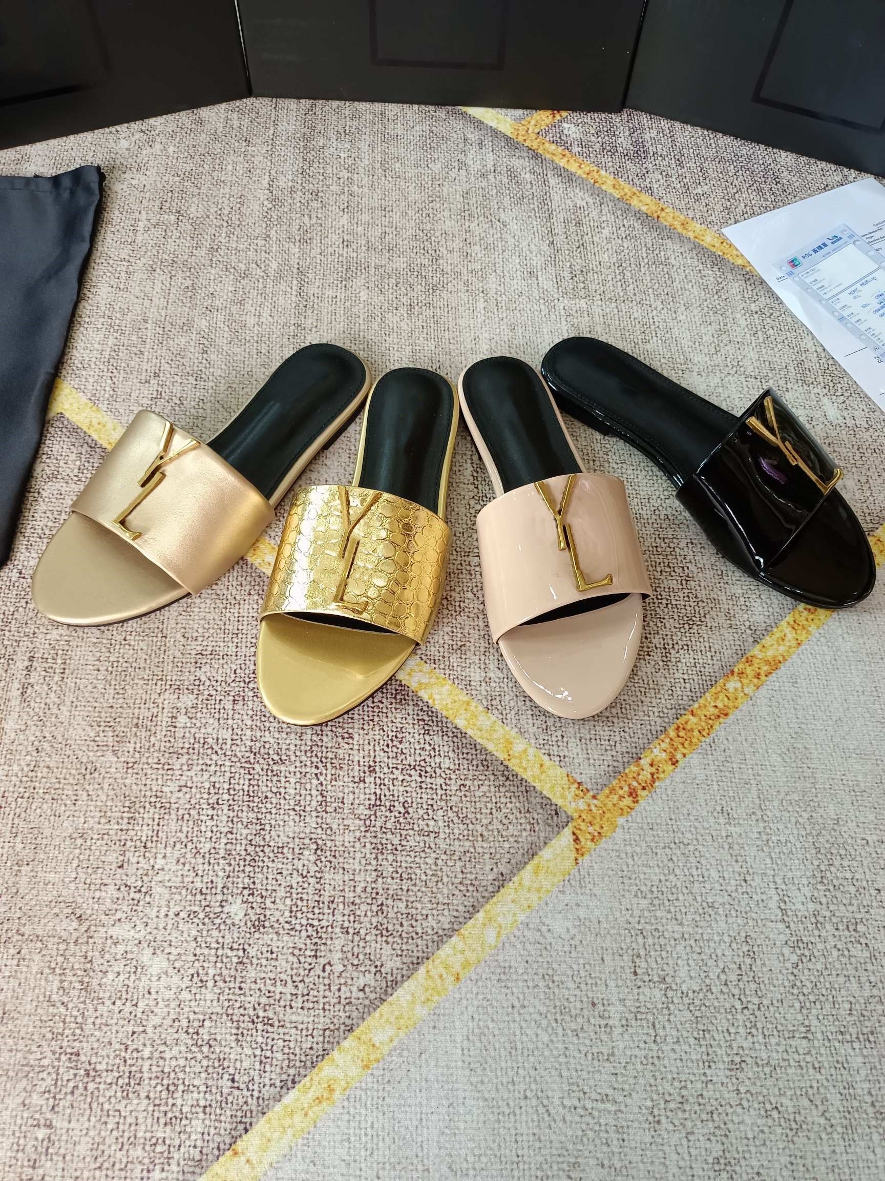 Designer Women Slippers Beach sandals Flat Flip Flops pool pillow comfort Mules Lady Rhinestone Front Strap Slides Beach
Designer Women Slippers Beach sandals Flat Flip Flops pool pillow comfort Mules Lady Rhinestone Front Strap Slides Beach