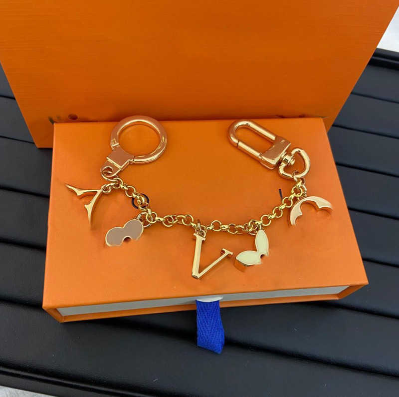 Lanyards High Quality Keychain Luxury Designer Brand Key Chain Men Car Keyring Women Buckle Keychains Bags Pendant Exquisite Gift With Box Dust bag
Lanyards High Quality Keychain Luxury Designer Brand Key Chain Men Car Keyring Women Buckle Keychains Bags Pendant Exquisite Gift With Box Dust bag