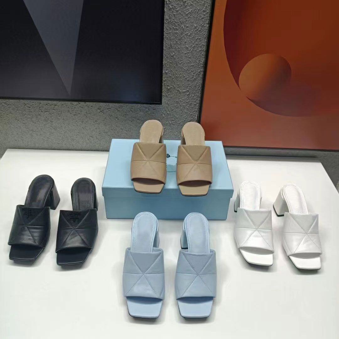 Women P New Slipper Summer Fashion Mid Block Heel Sandal Luxury Designer Ladies Kitten Heel Open Toe Leather Flat Mule Slide Triangle slipper fashion size 35-43
Women P New Slipper Summer Fashion Mid Block Heel Sandal Luxury Designer Ladies Kitten Heel Open Toe Leather Flat Mule Slide Triangle slipper fashion size 35-43